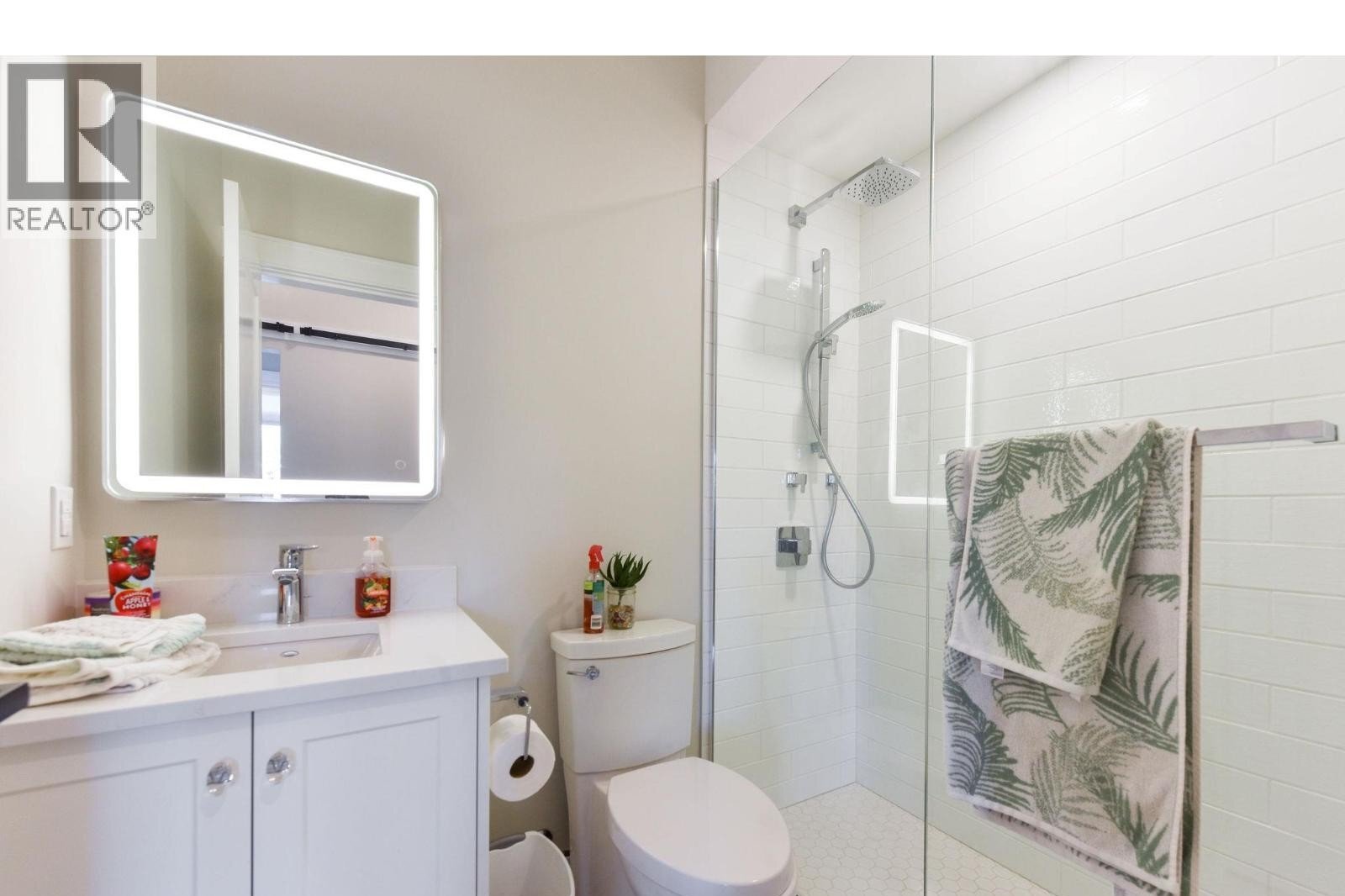 Unit 101 at The Artisan on Lee, 222 Lee Avenue, Penticton — bathroom