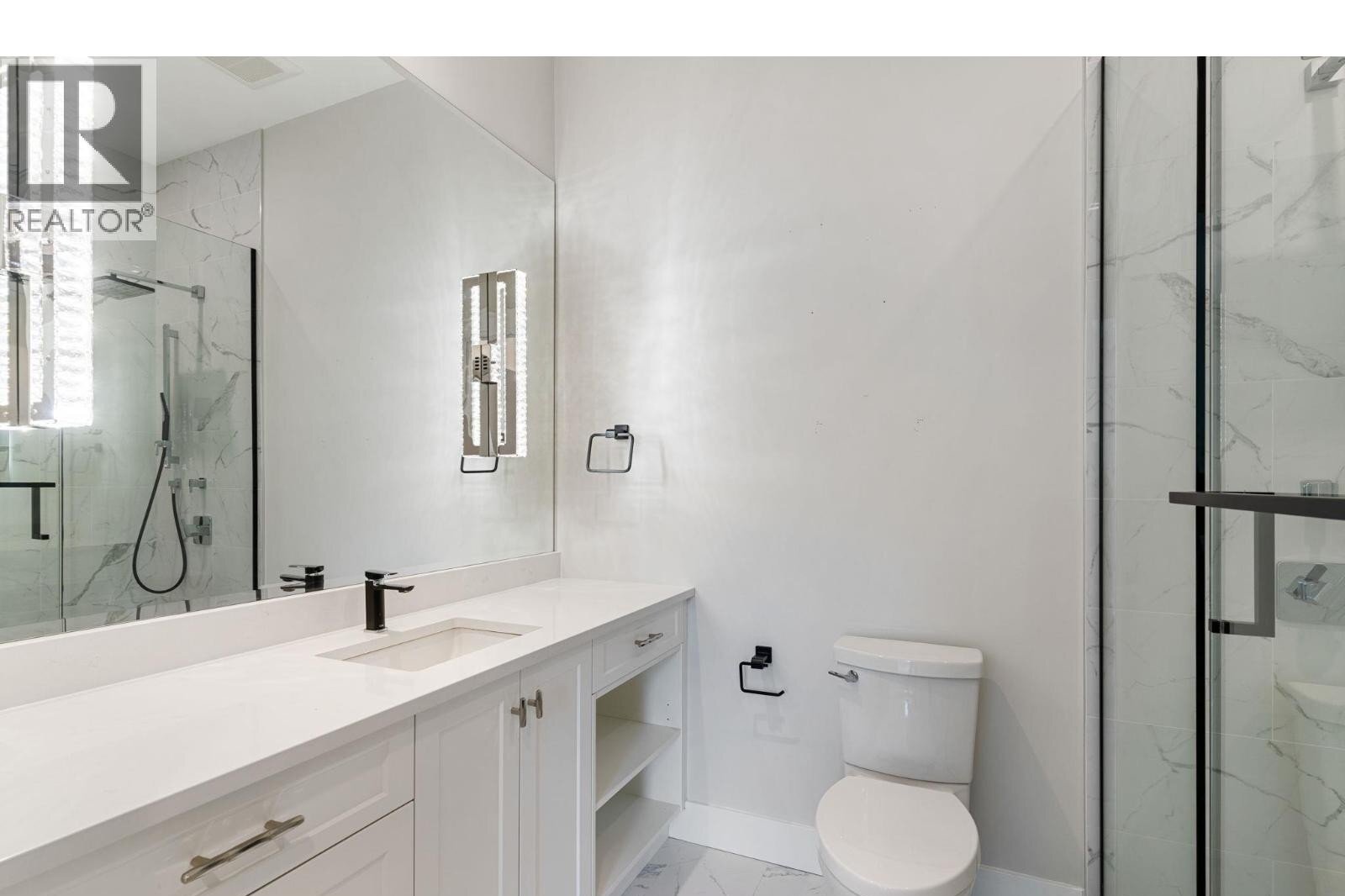 Unit 103 at The Artisan on Lee, 222 Lee Avenue, Penticton — ensuite bathroom