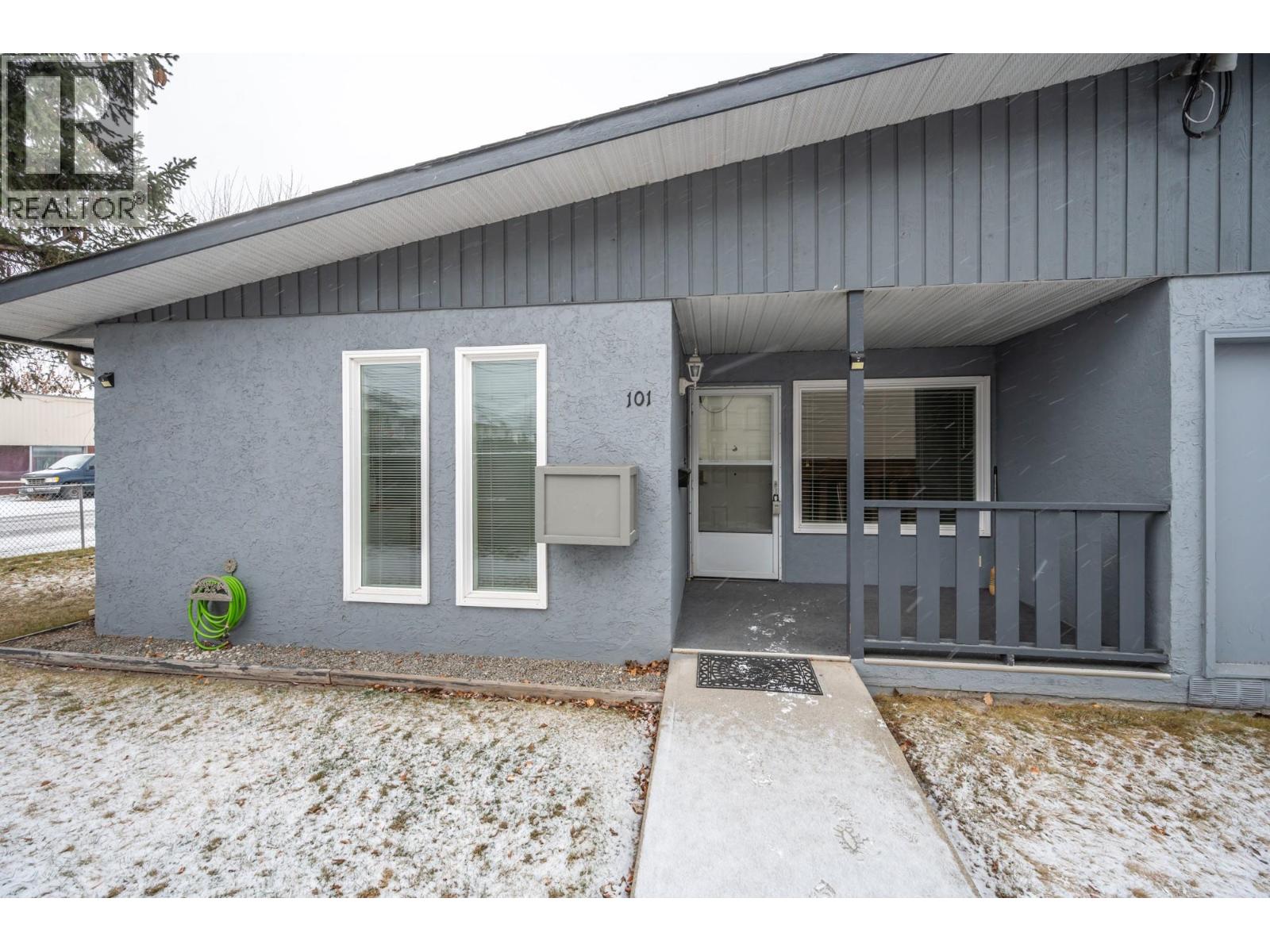Front entrance of Unit 101 at 601 Wade Avenue W, Penticton