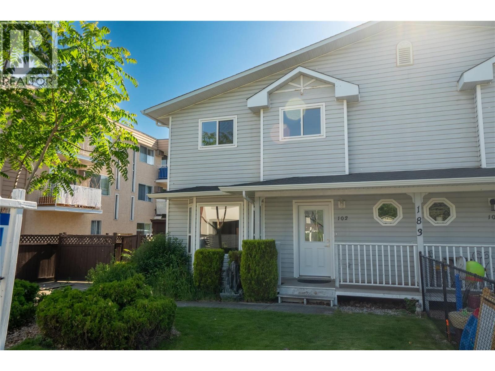 102 183 Maple Street, Penticton — front exterior of the townhome