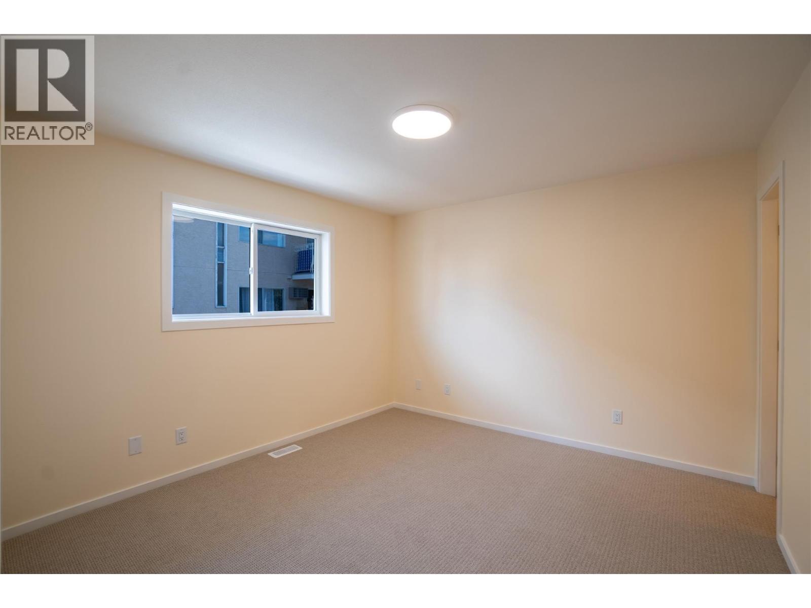 102 183 Maple Street, Penticton — primary bedroom