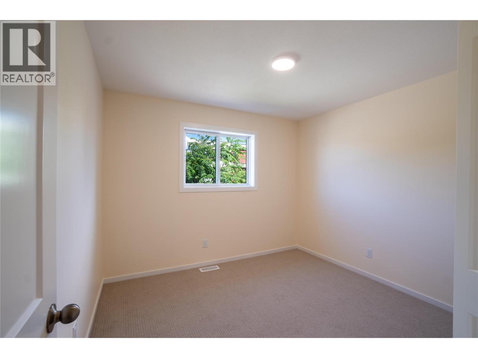 102 183 Maple Street, Penticton — secondary bedroom