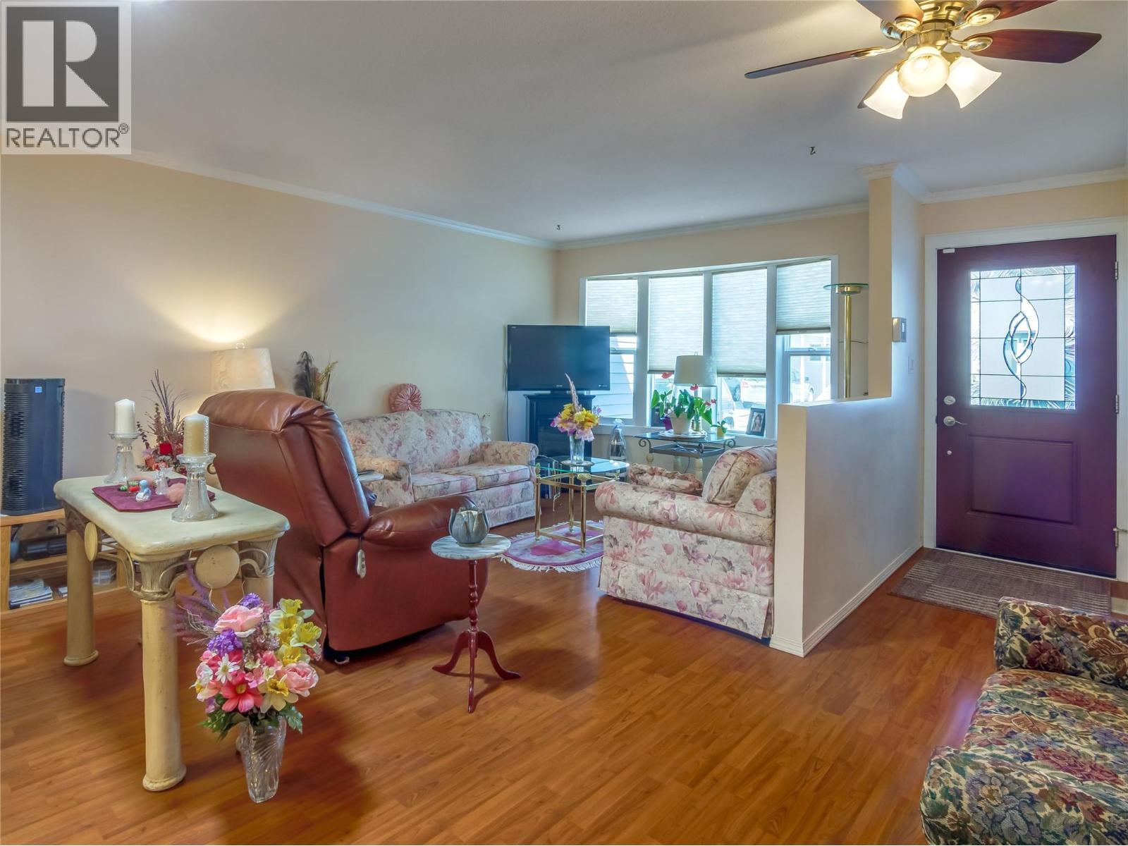 102-2445 South Main Street, Penticton — main-floor living room