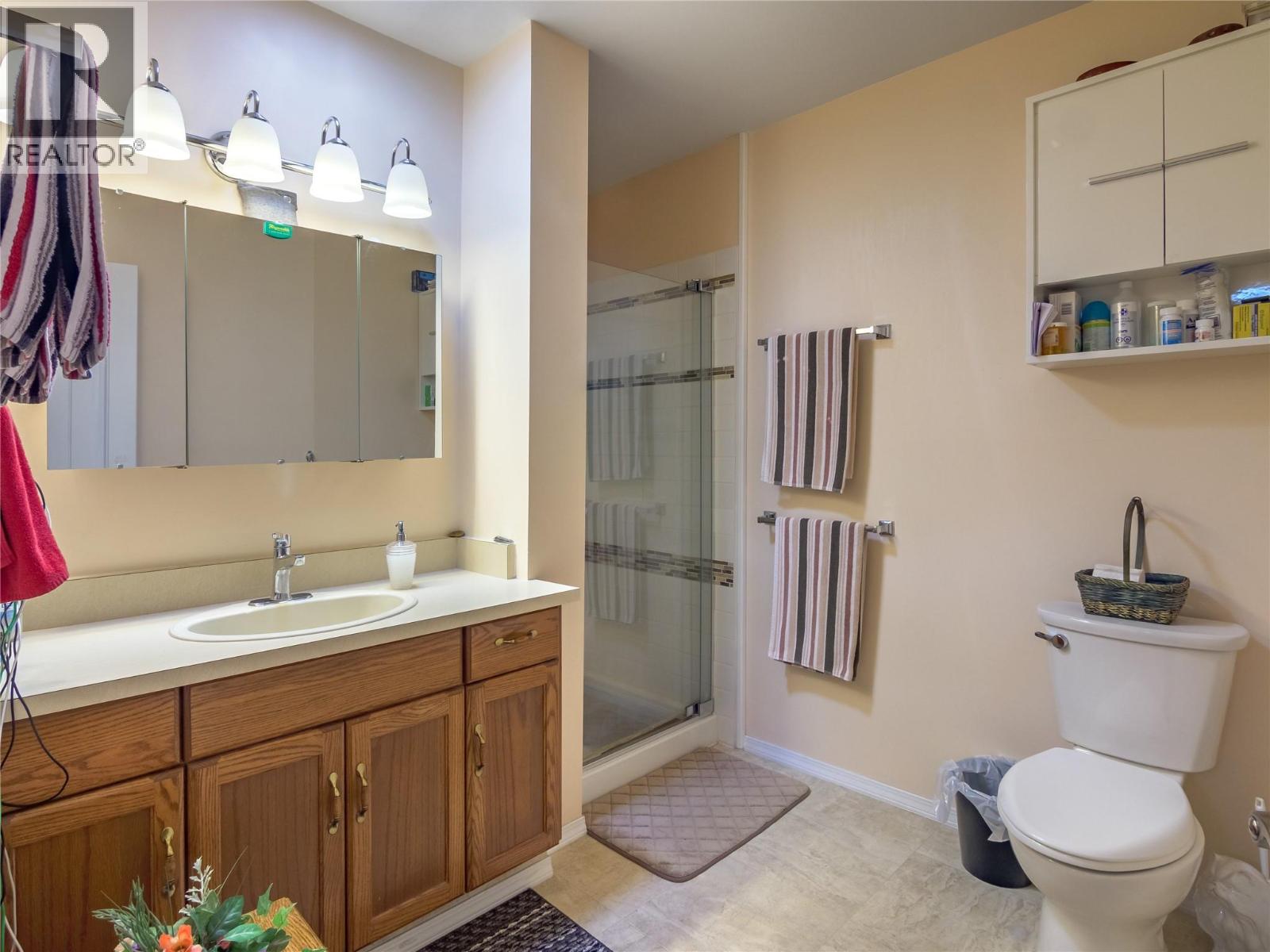 102-2445 South Main Street, Penticton — main-floor bathroom