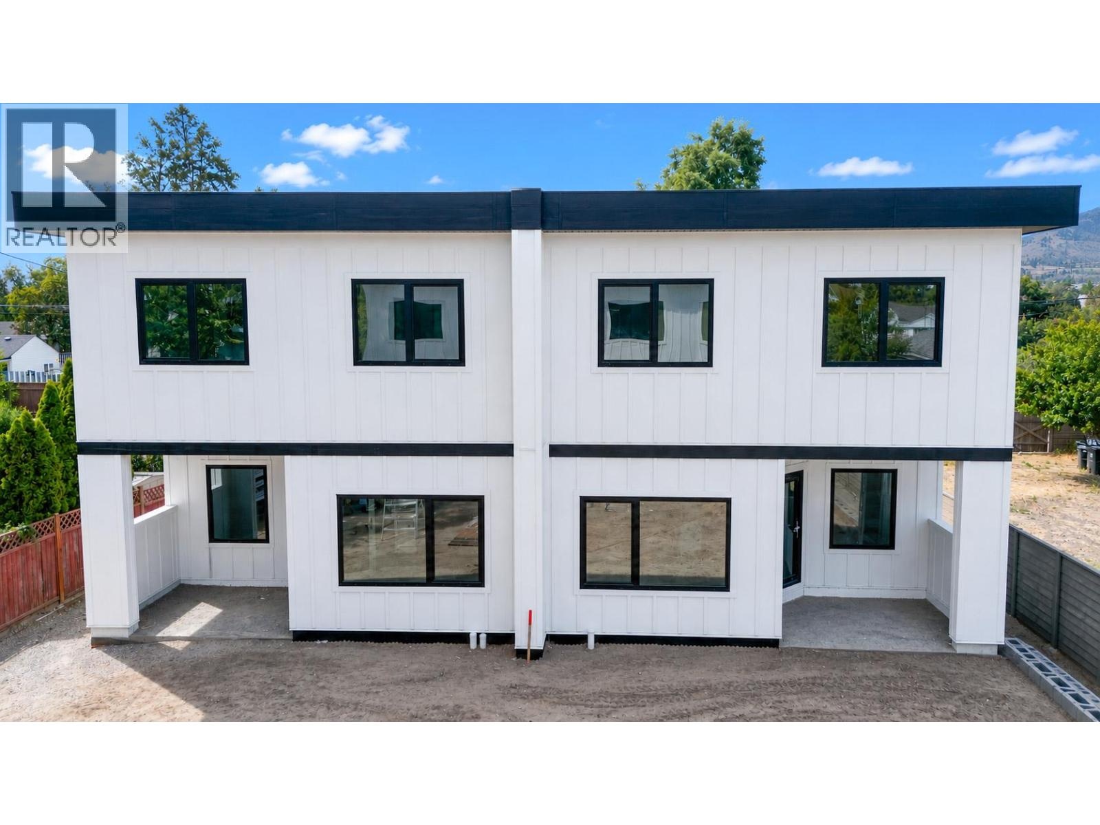 103 378 Windsor Avenue, Penticton — shared front/rear elevation
