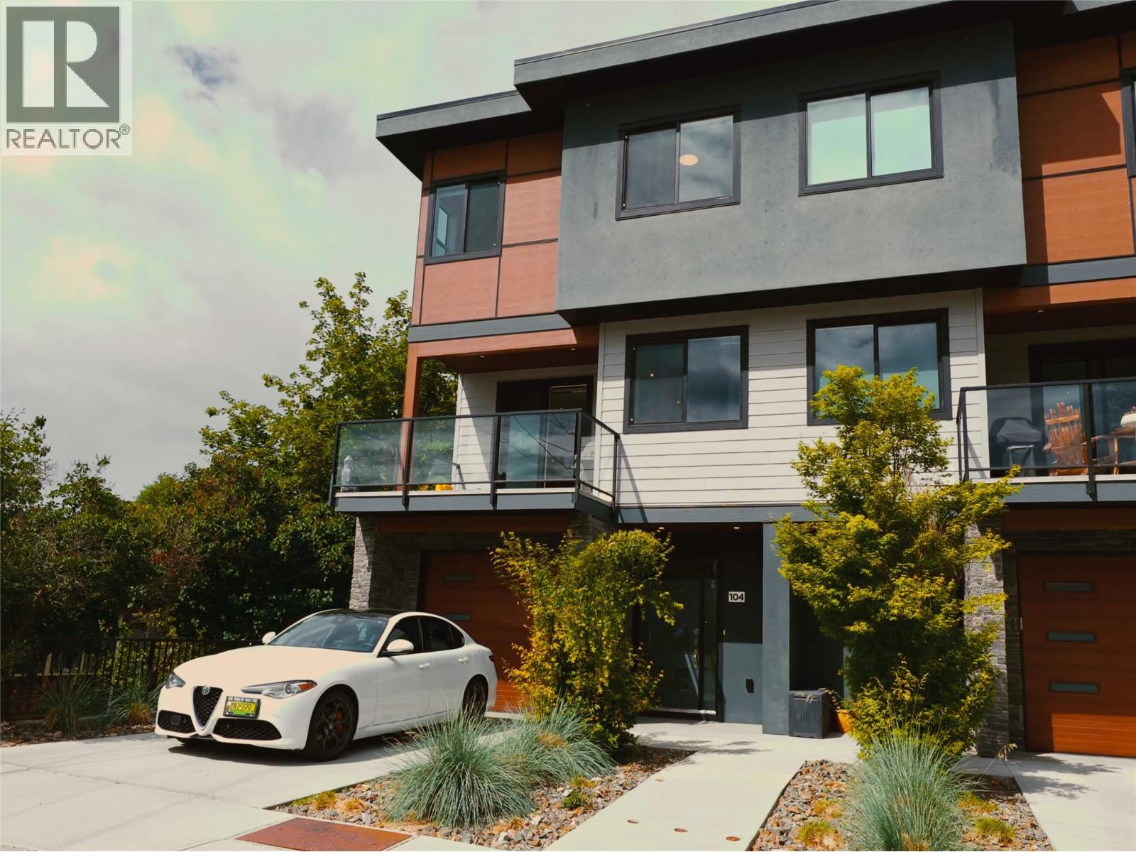 104-190 Vancouver Avenue, Penticton — front exterior and exact-unit identity