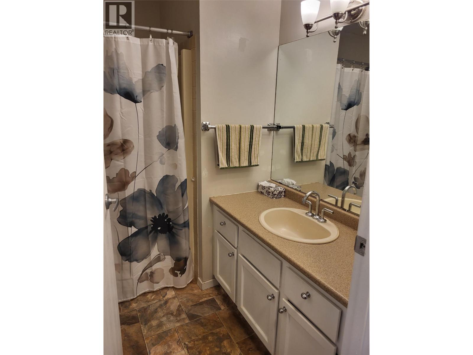 Four-piece bathroom in Unit 105 at 601 Wade Avenue W, Penticton