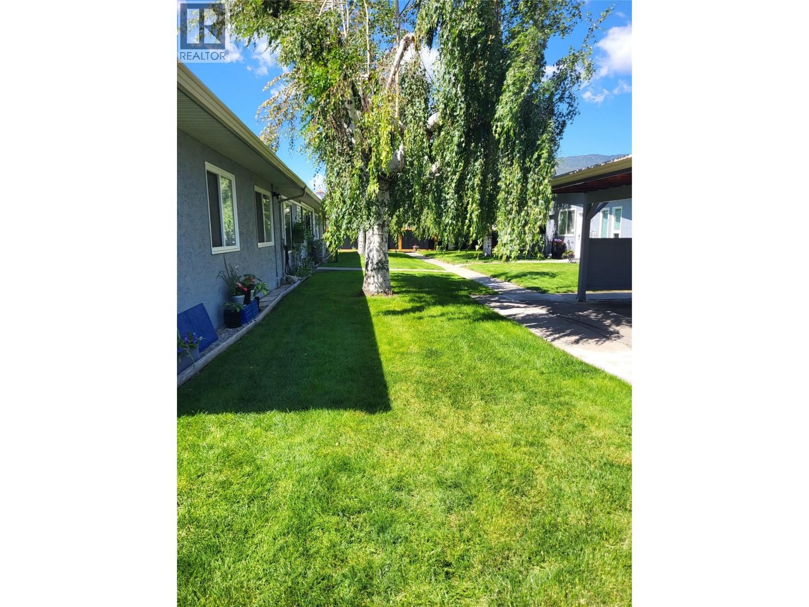 Mature landscaped grounds at 601 Wade Avenue W Townhomes, Penticton