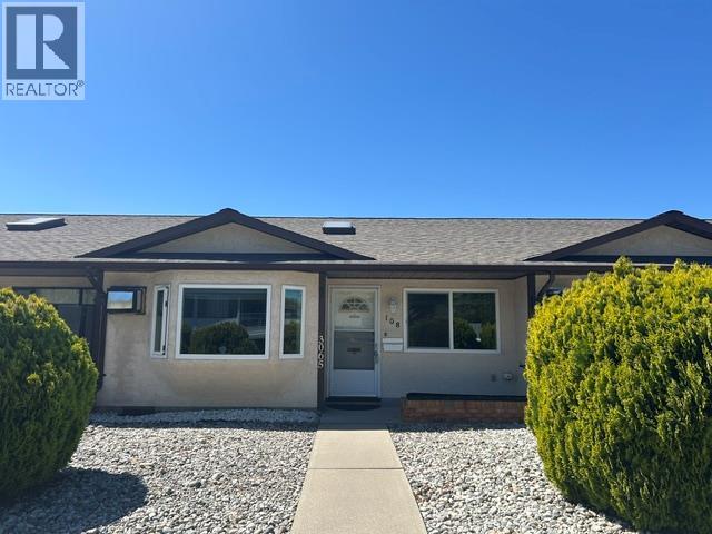 Front exterior of Unit 108 at 3065 Wilson Street in Penticton.