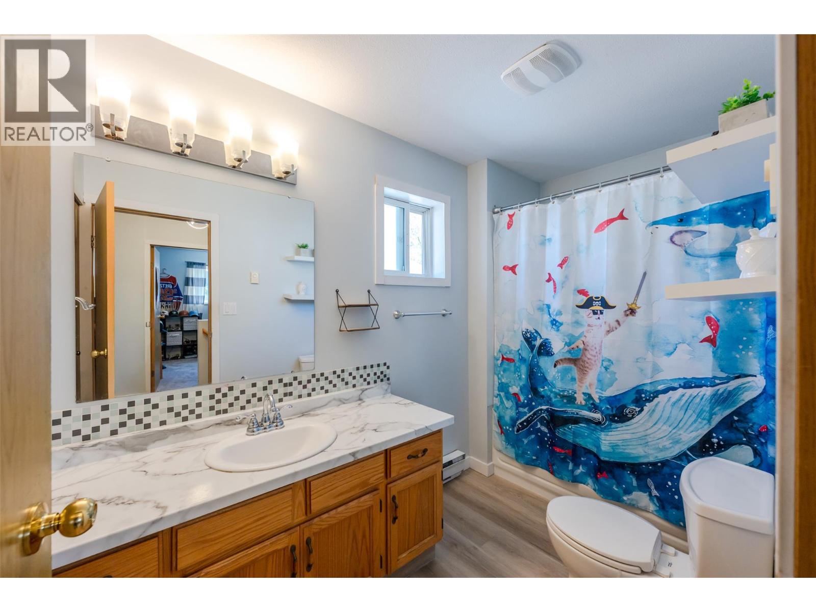 108 3372 South Main Street, Penticton — main bathroom