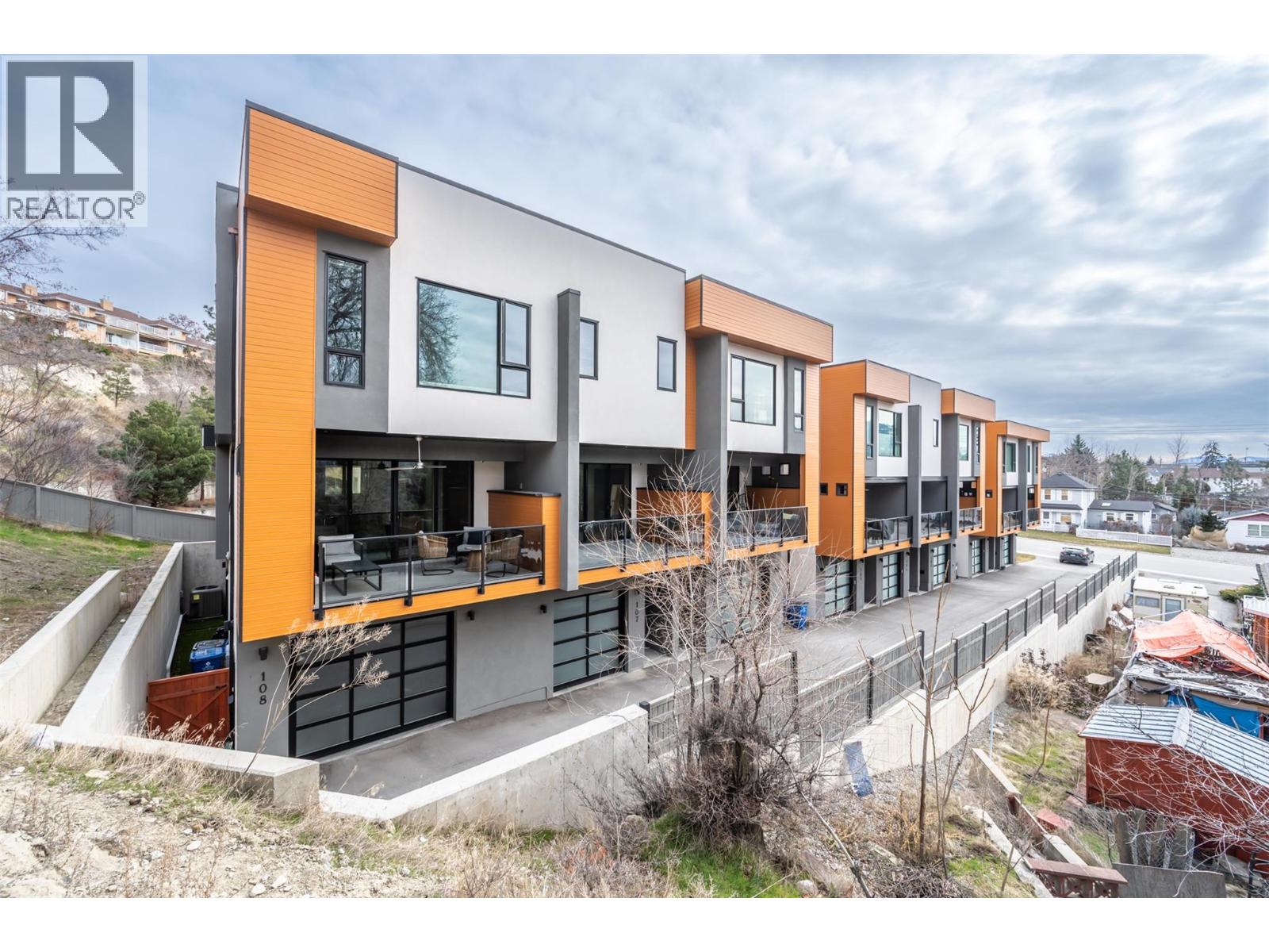 108 555 Wade Avenue E, Penticton — modern townhome exterior