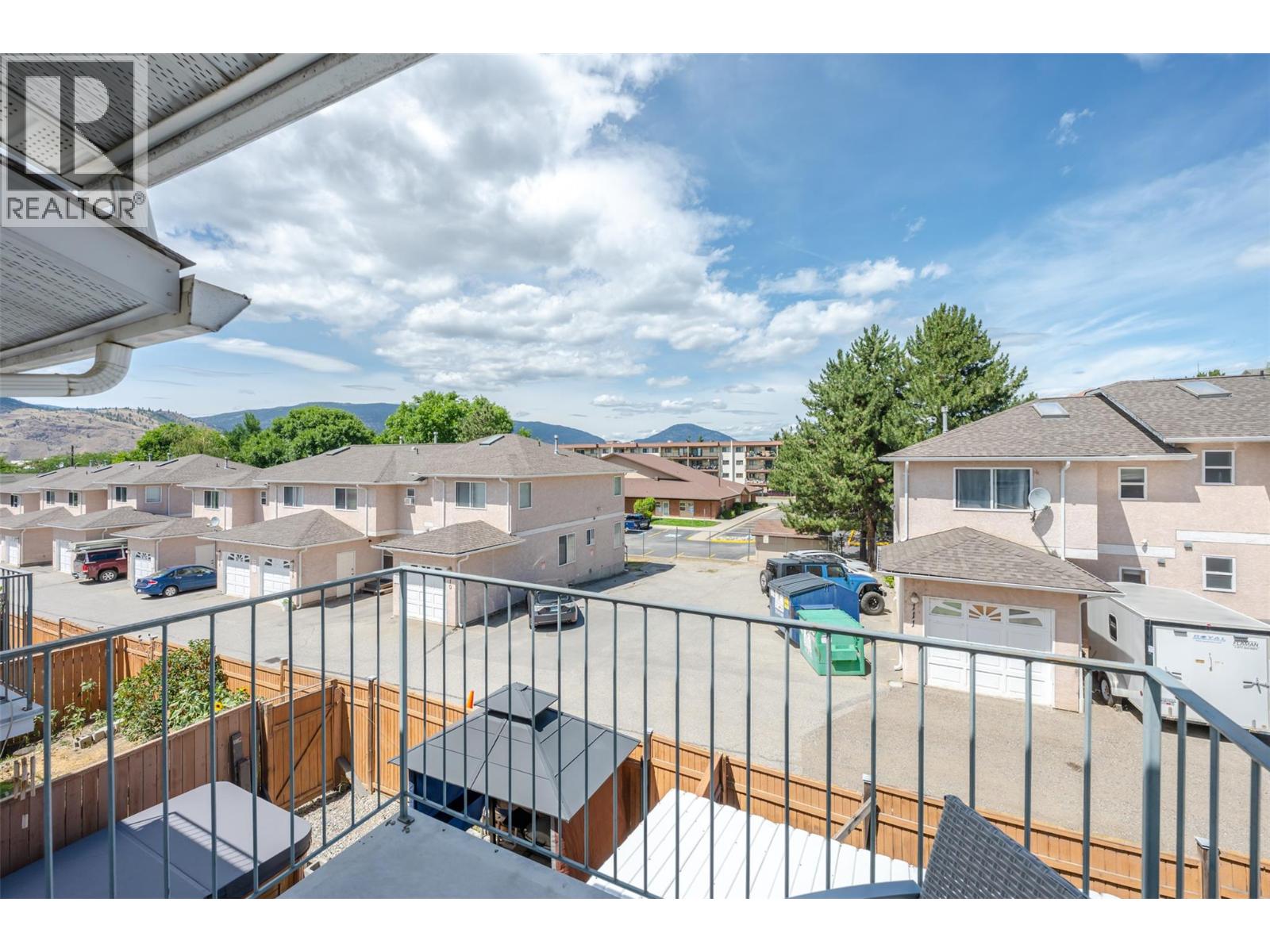 109 3004 South Main Street, Penticton — upper deck outlook