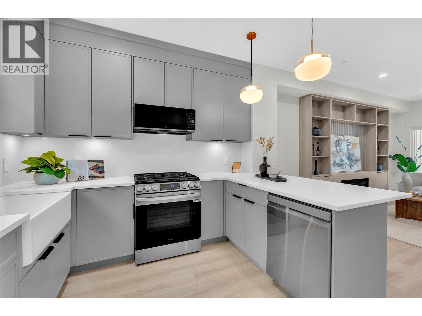 110 784 Argyle Street, Penticton — designer kitchen with gas range and island