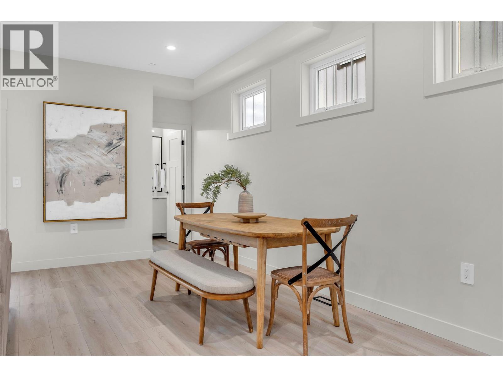 110 784 Argyle Street, Penticton — open dining area
