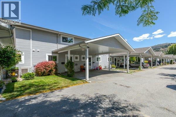 113 3315 Wilson Street, Penticton — front exterior of Wilson Court