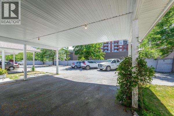 113 3315 Wilson Street, Penticton — covered parking area