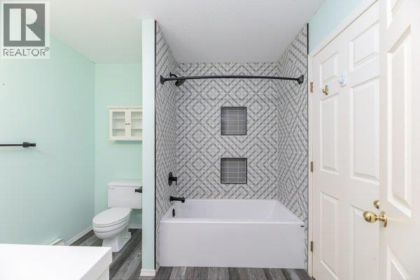 113 3315 Wilson Street, Penticton — updated main bathroom
