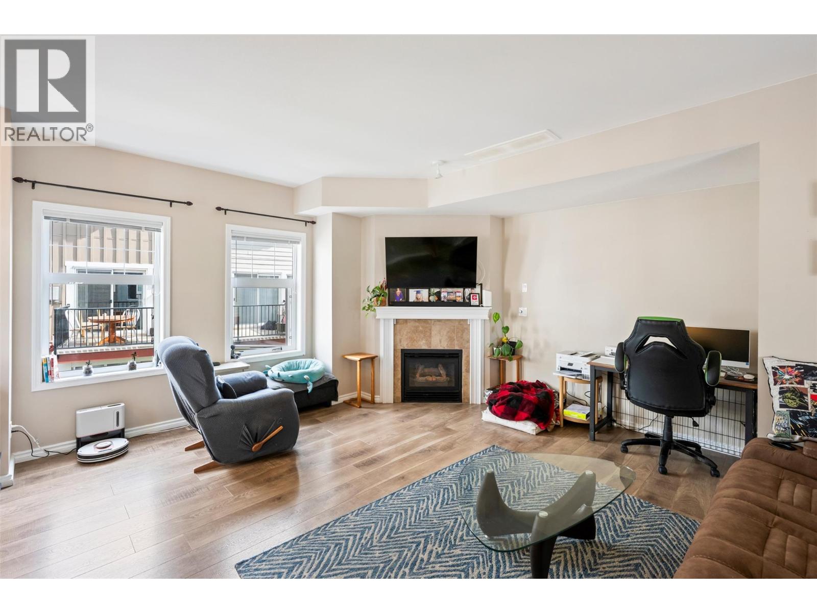 128 3363 Wilson Street, Penticton — bright living room with fireplace