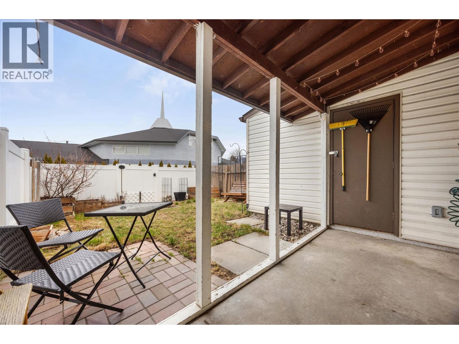 13-2250 Baskin Street, Penticton — covered patio
