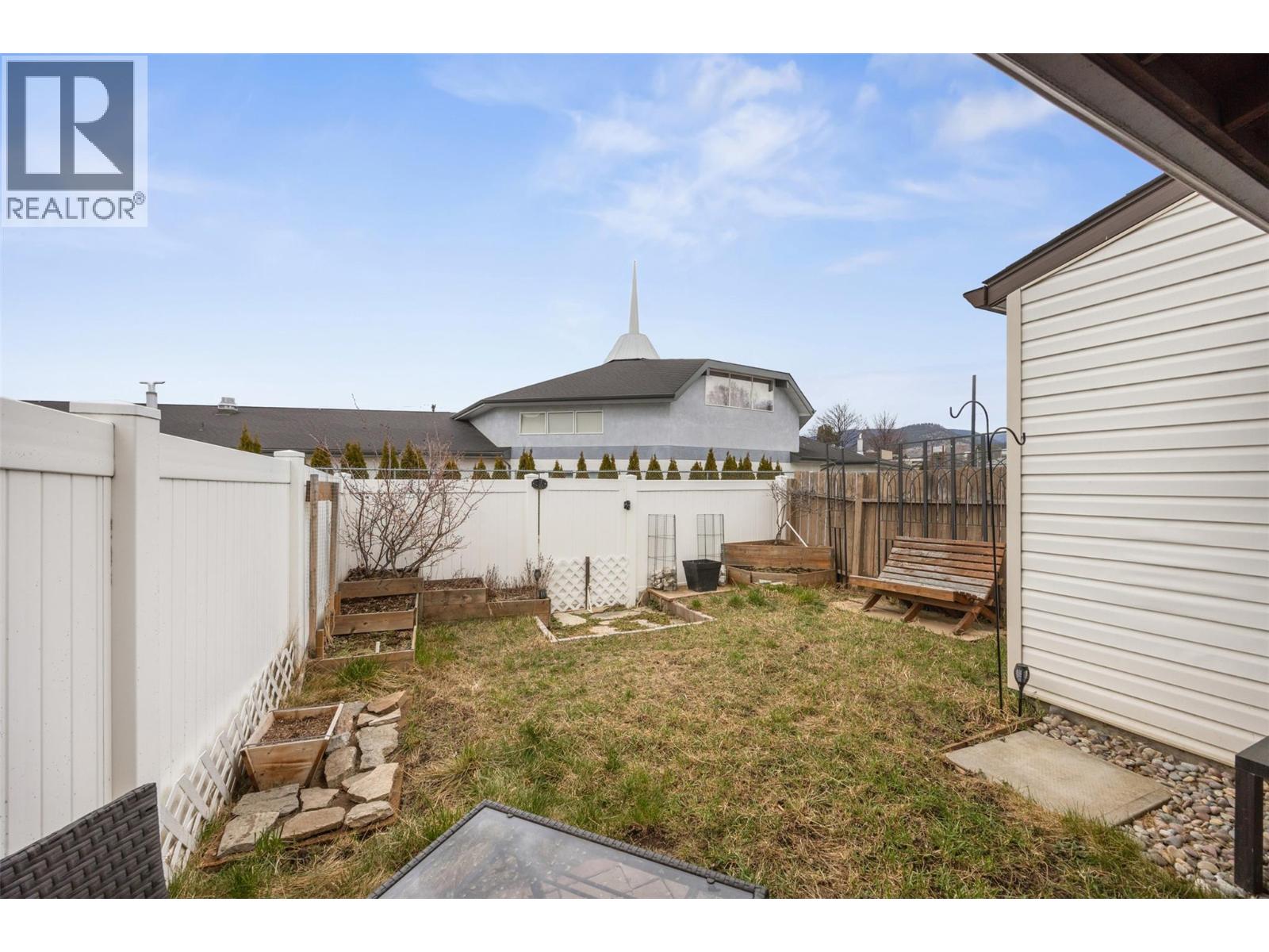 13-2250 Baskin Street, Penticton — fenced rear yard