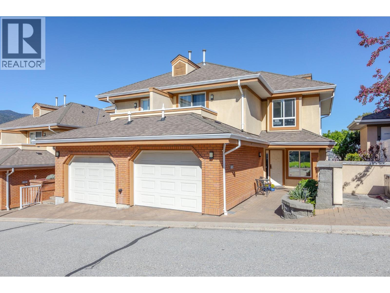 132 3948 Finnerty Road, Penticton — front exterior and single garage