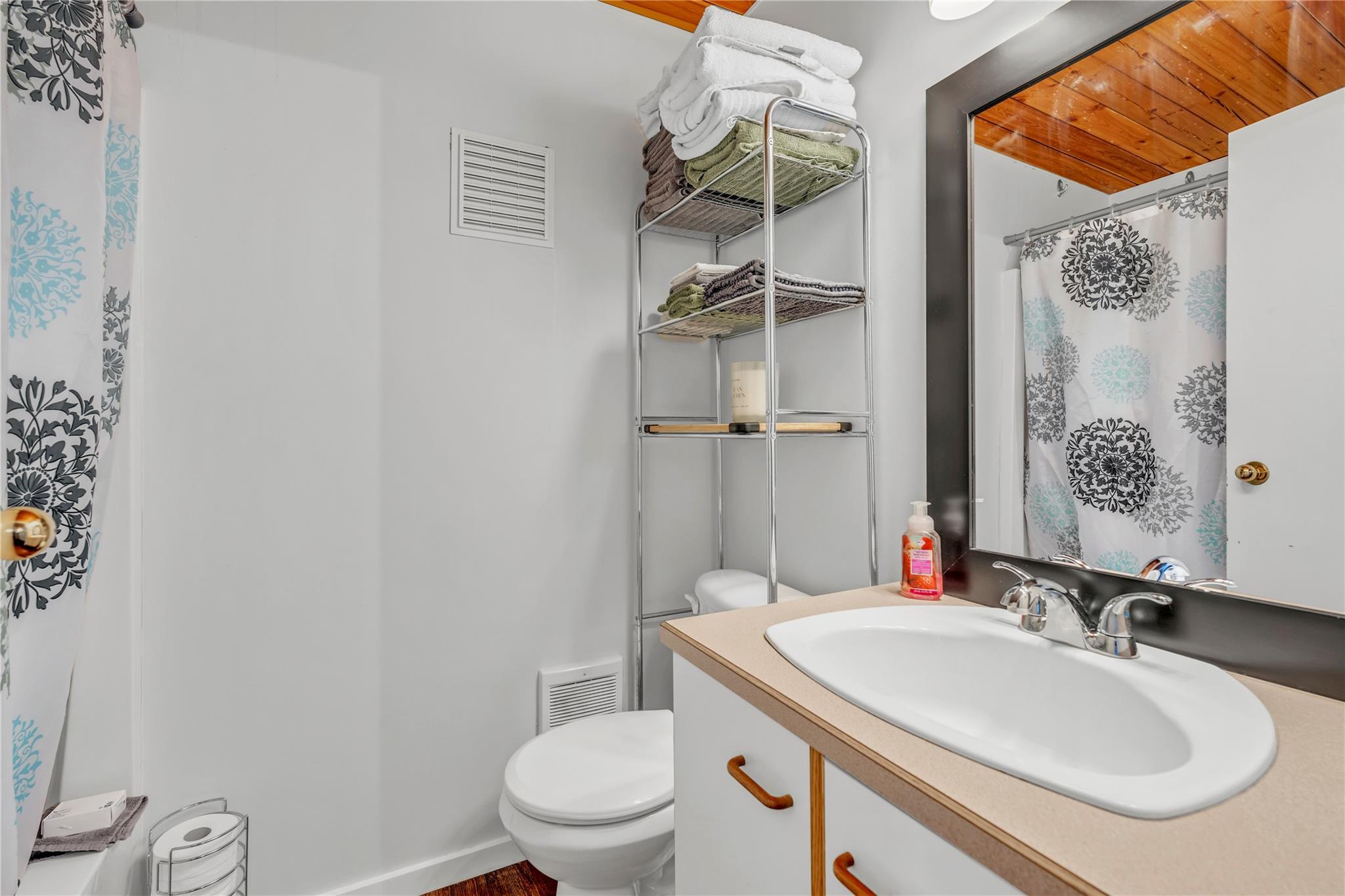 156 Clearview Crescent Unit 101 — bathroom