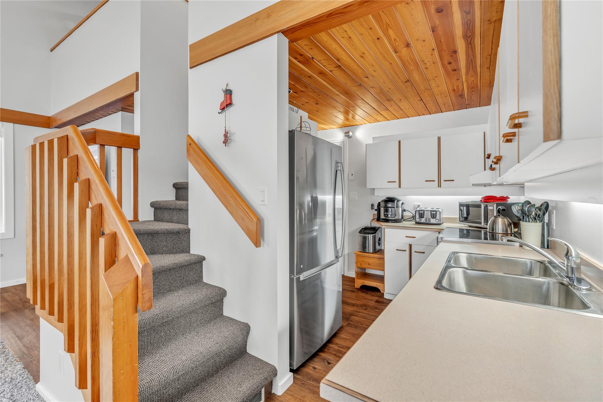156 Clearview Crescent Unit 101 — kitchen and staircase to loft