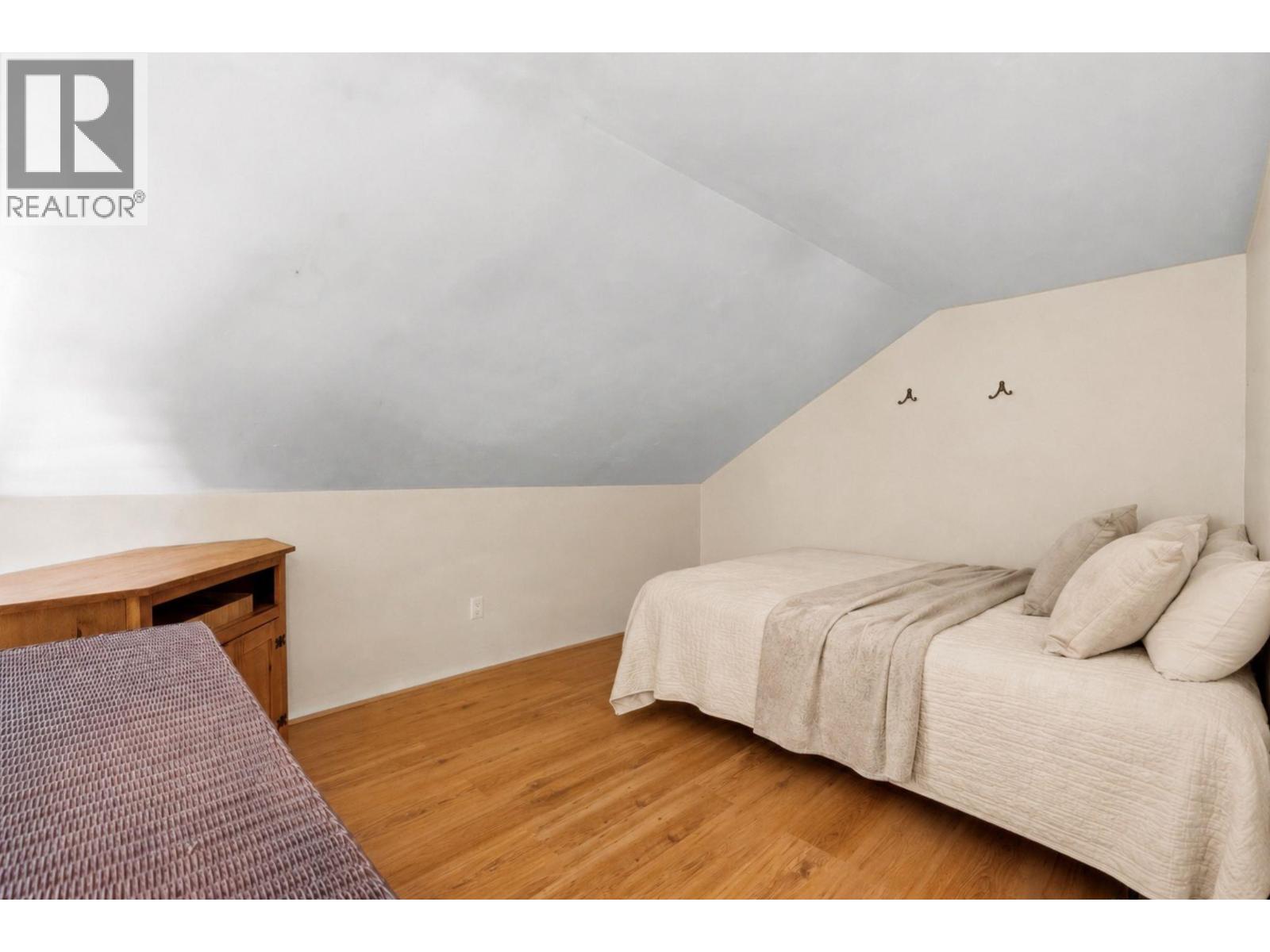 156 Clearview Road Unit 103A — loft bedroom