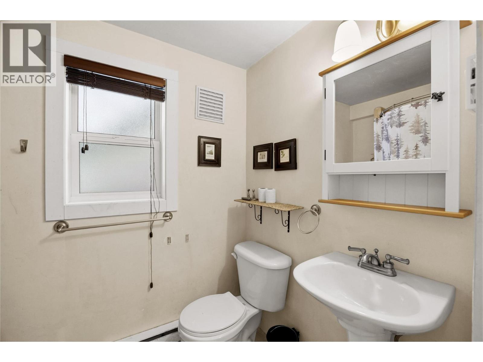 156 Clearview Road Unit 103A — three-piece bathroom