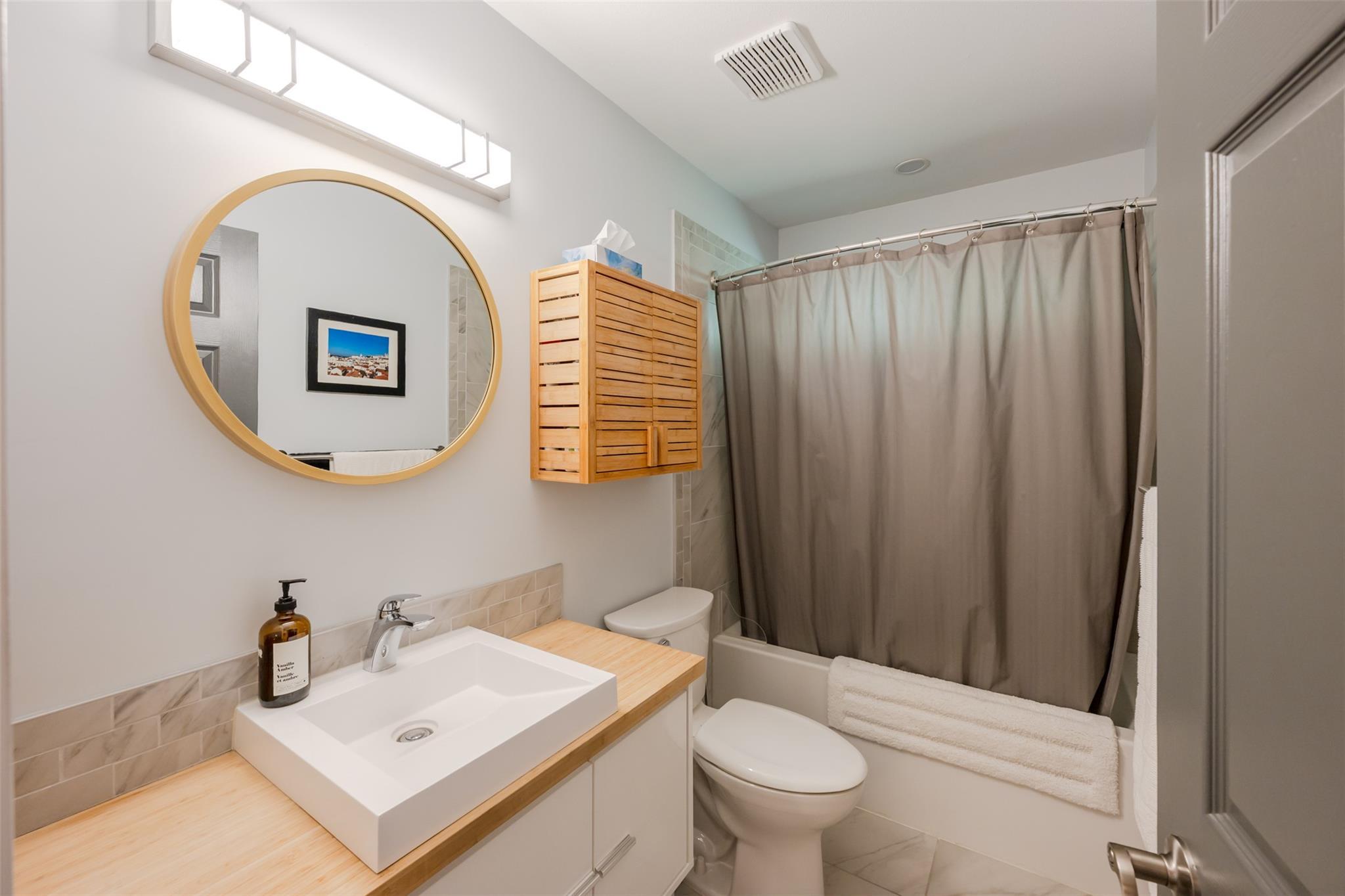 Full bathroom in Unit 189 at Cascade Gardens.