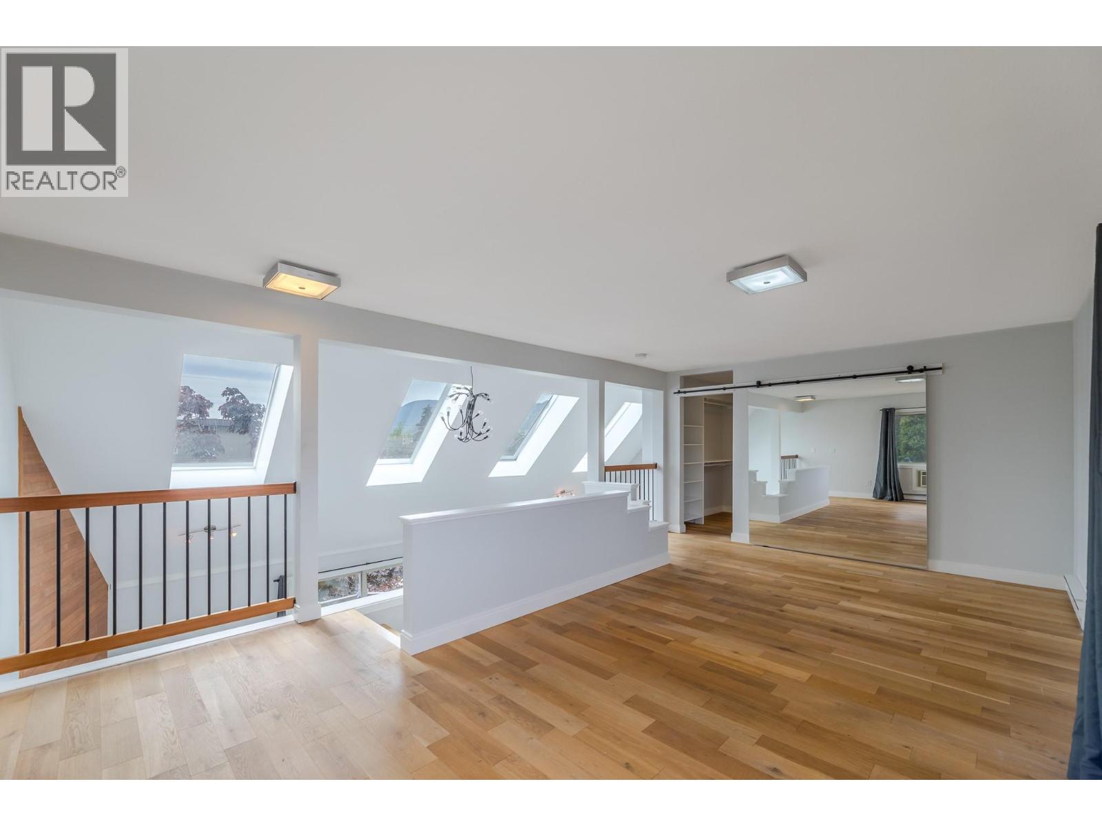201 335 Churchill Avenue, Penticton — loft landing and skylights