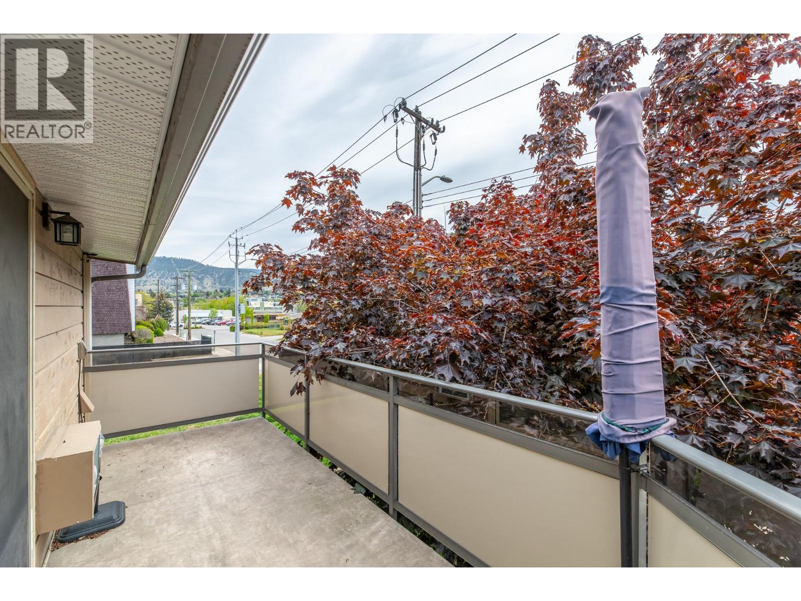 201 335 Churchill Avenue, Penticton — private balcony