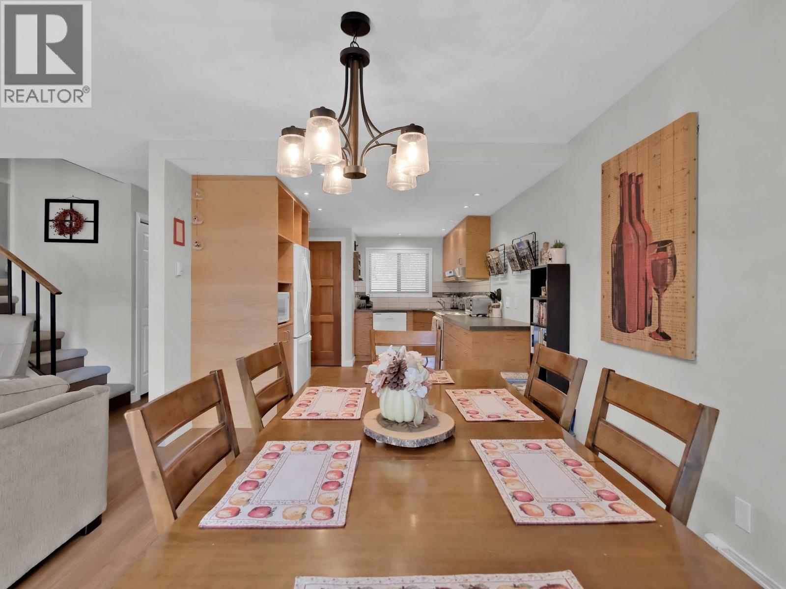 225 Clearview Road Unit 903 — dining area