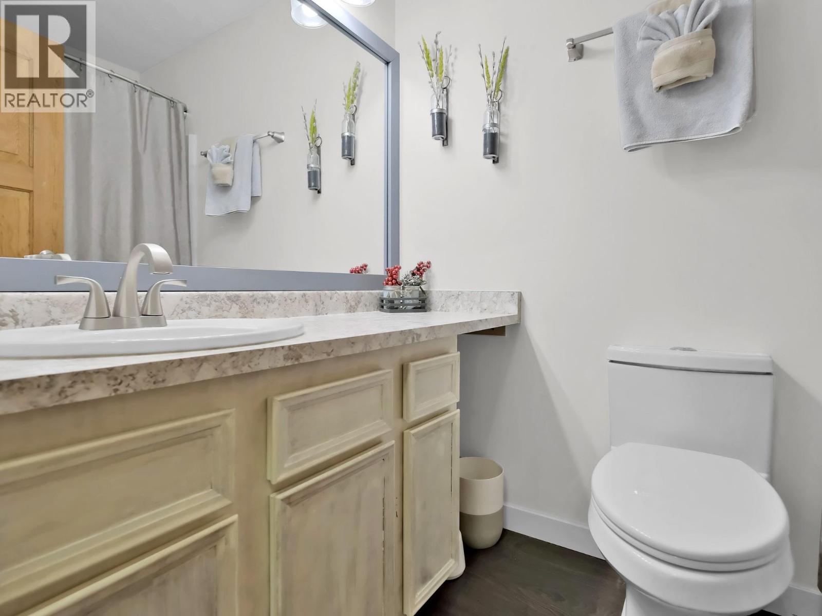 225 Clearview Road Unit 903 — bathroom
