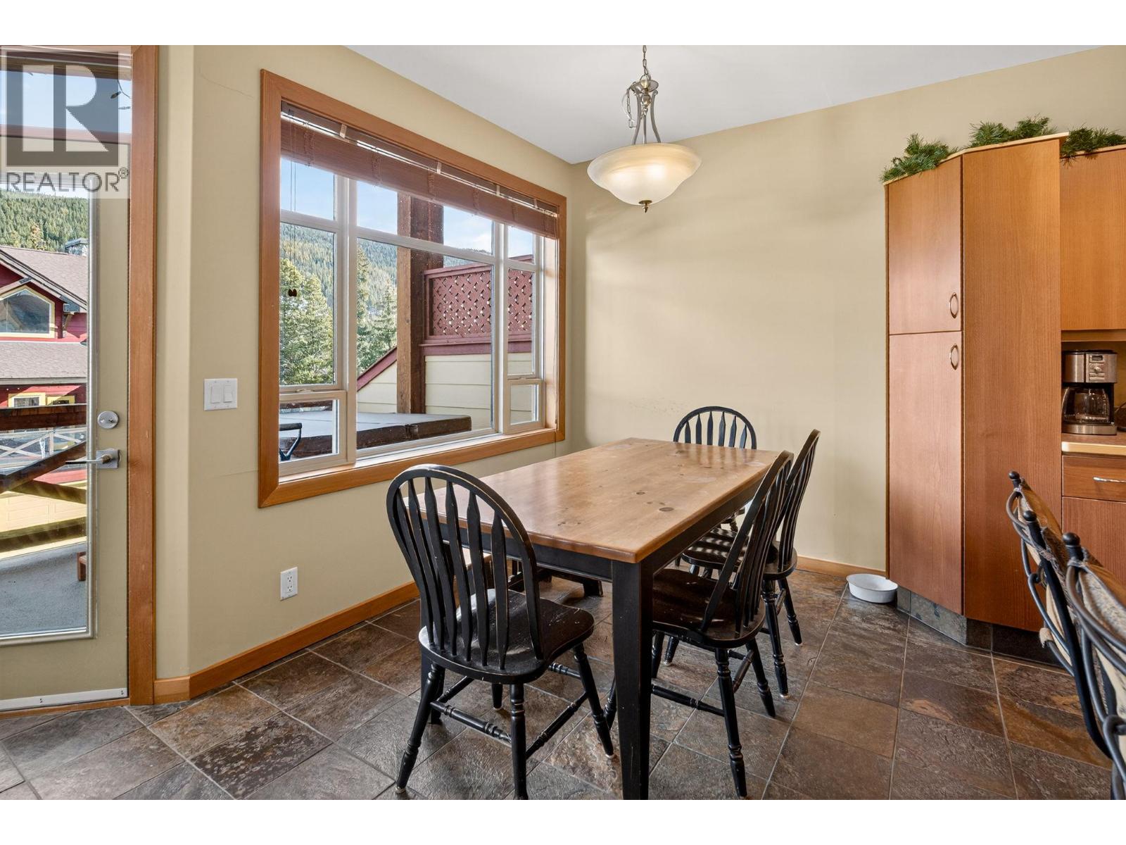 360 Strayhorse Road Unit 19 — dining area